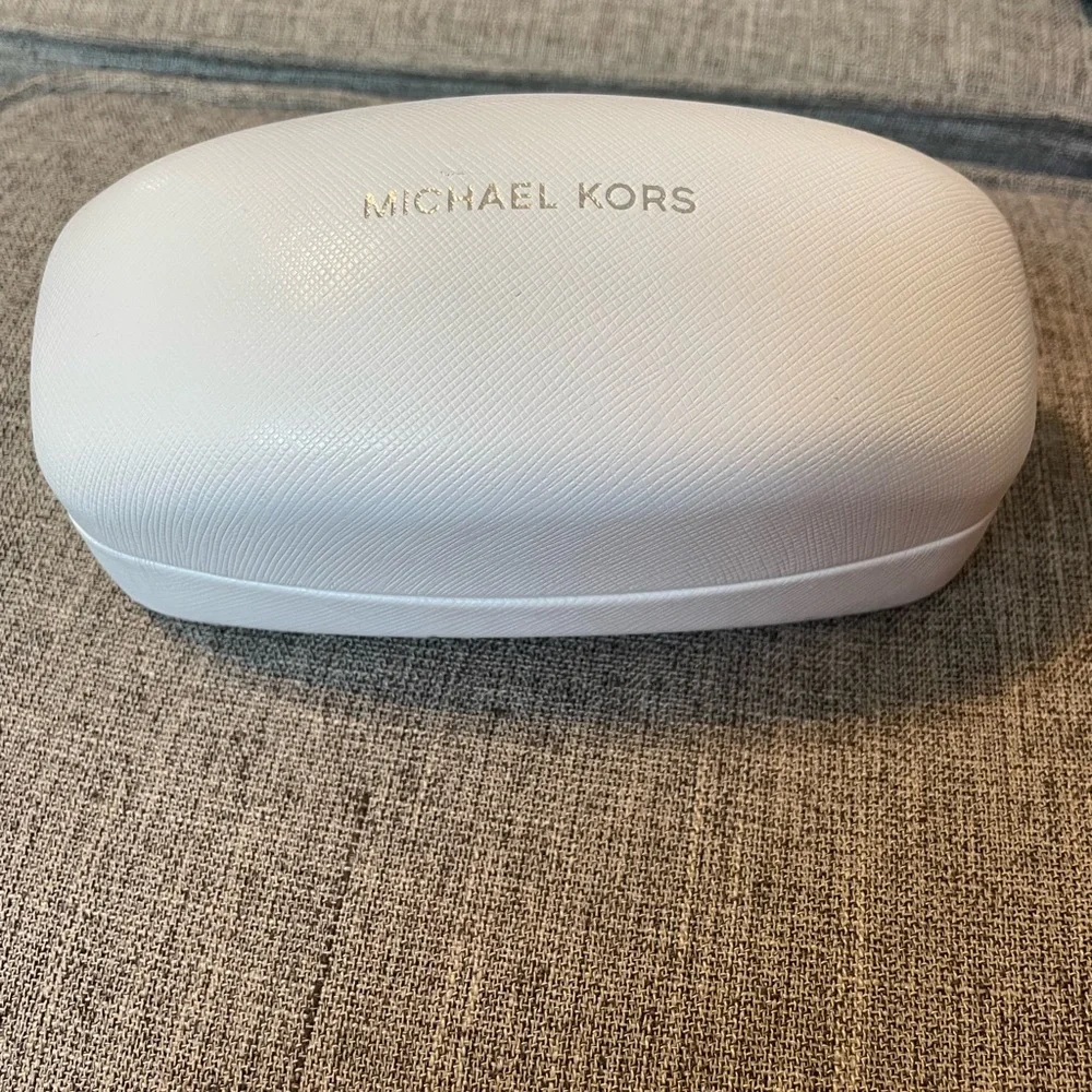 Michael Kors White Clamshell Felt Lined flip top Sunglasses Case ONLY NO GLASSES